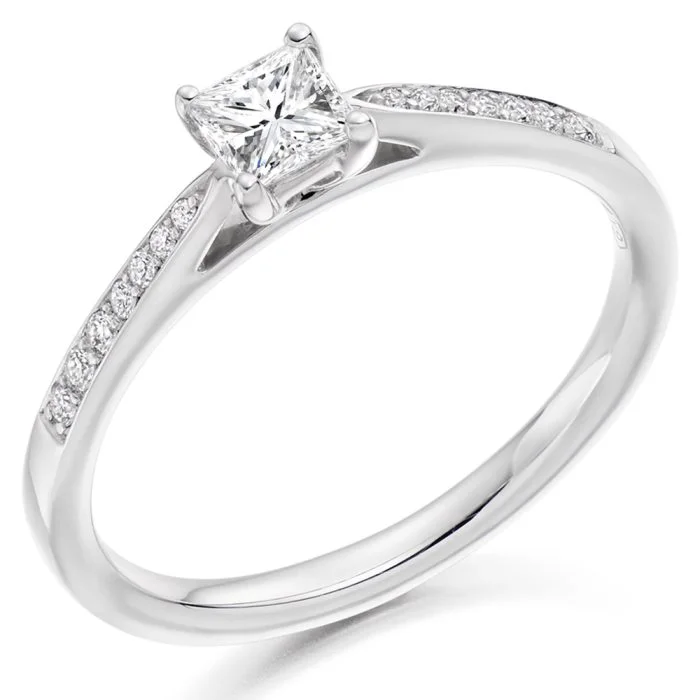 18ct White Gold Princess Cut Diamond Solitaire Ring