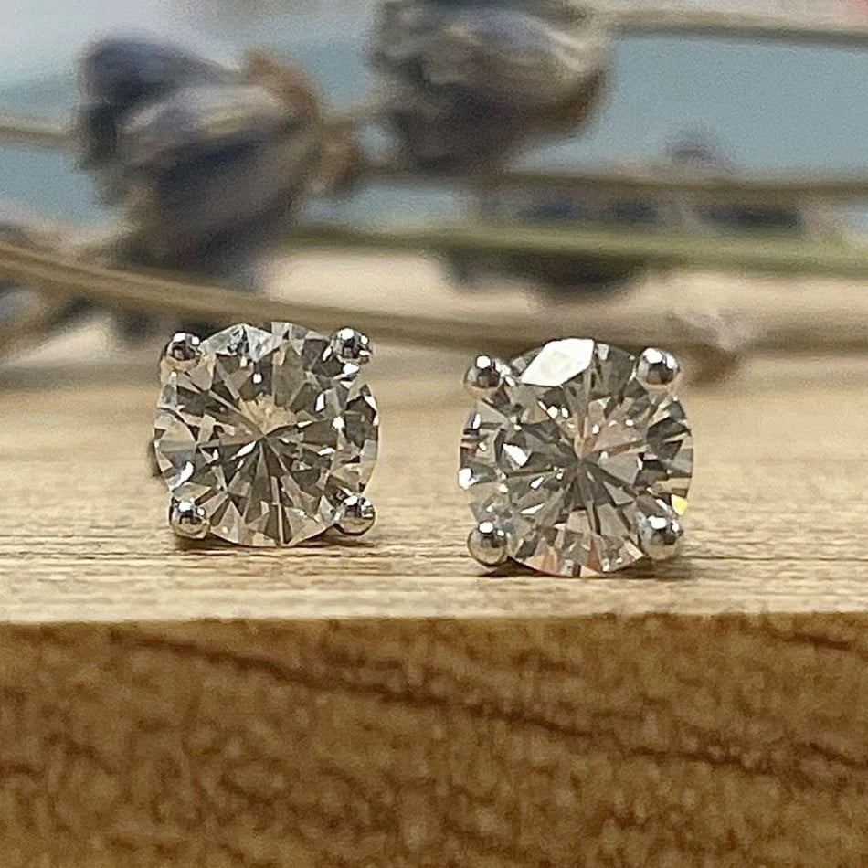 18ct White Gold Single Stone Diamond Stud Earrings