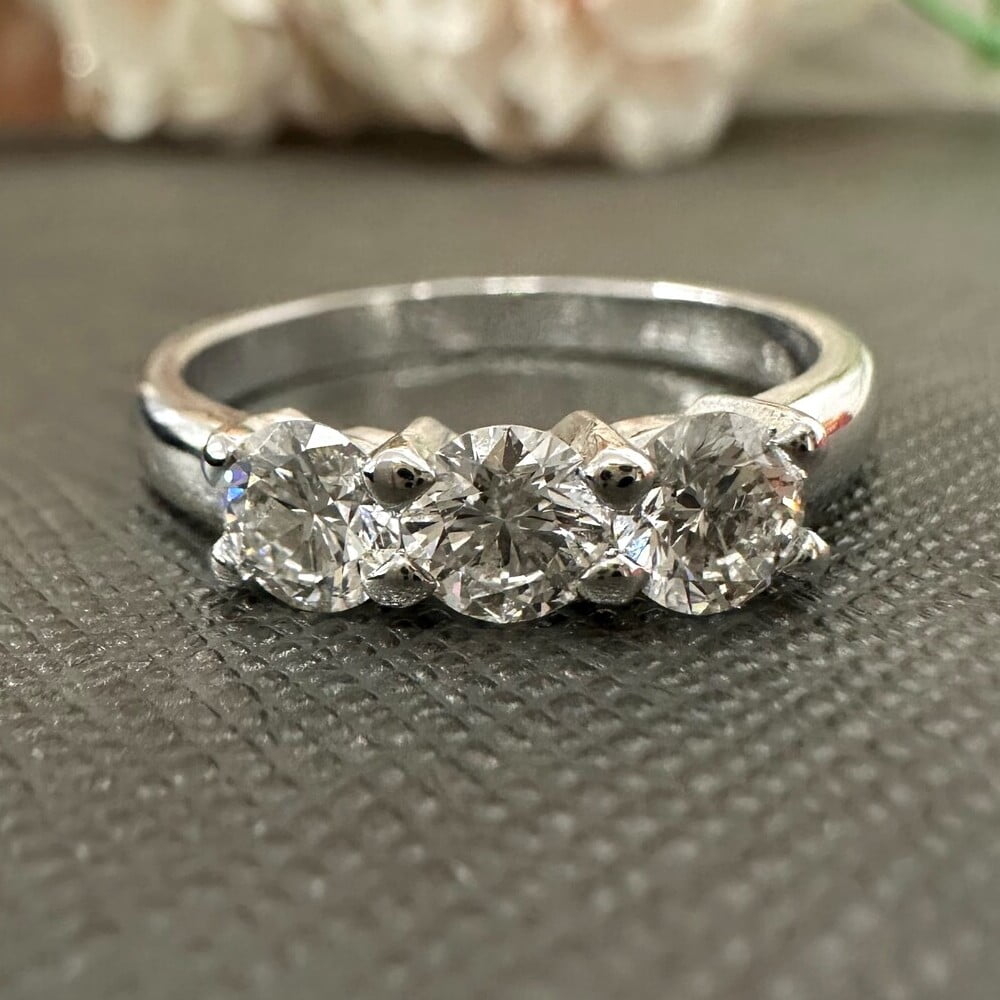 Pre-Owned 18ct White Gold 1.02ct Diamond Trilogy Ring