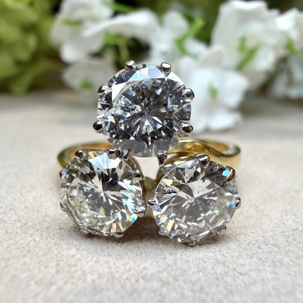 Second Hand 18ct Yellow Gold 3.14ct Diamond Three Stone Ring - Image 2