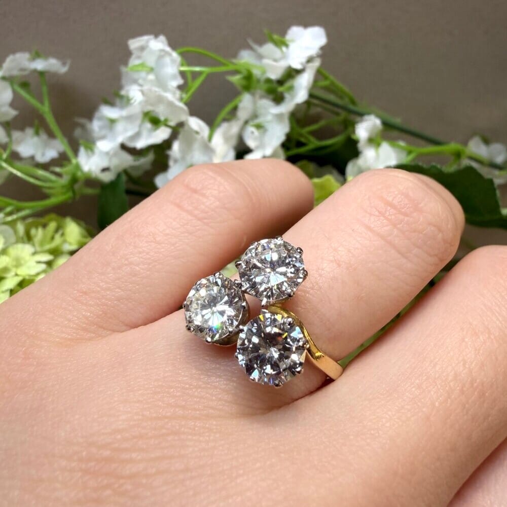 Second Hand 18ct Yellow Gold 3.14ct Diamond Three Stone Ring - Image 3