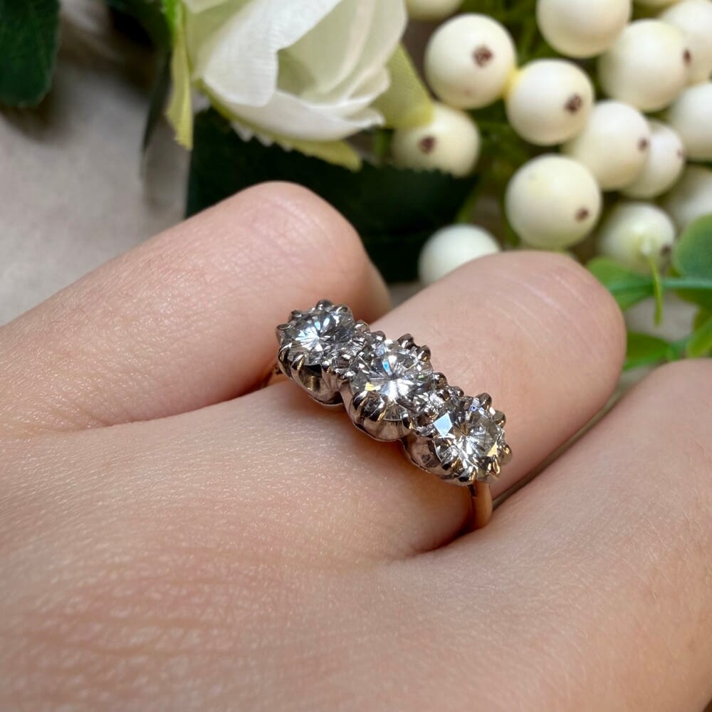 Second Hand 18ct Yellow Gold 1.24ct Diamond Three Stone Ring - Image 3