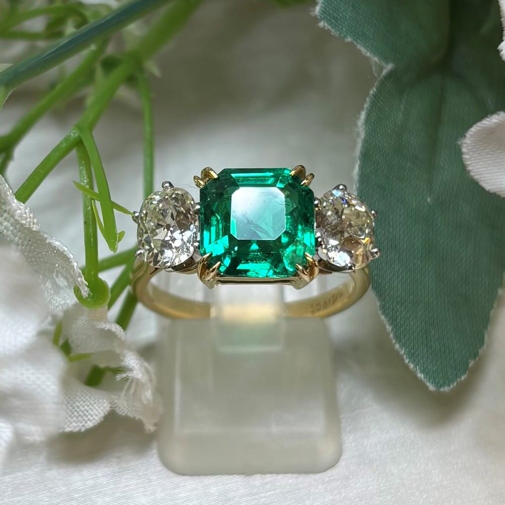Pre-owned 18ct Yellow Gold Emerald and Diamond Ring