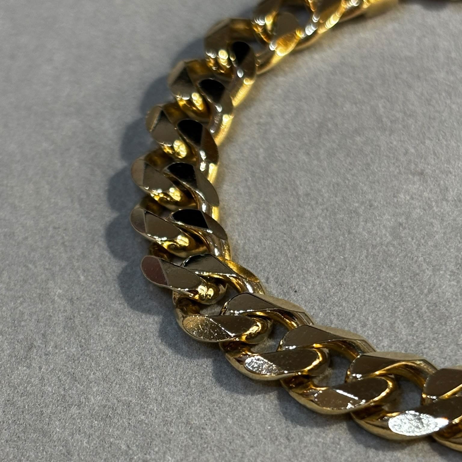 Pre-owned 9ct Yellow Gold Heavy Curb Bracelet - Image 4